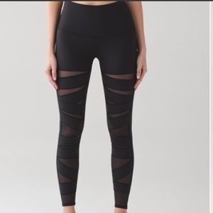 Lululemon Wunder Under Tech Mesh, size 6